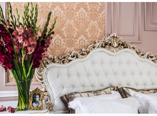 Кровать двуспальная с мягким изголовьем Анна Мария, белая