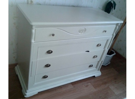 Комод Лика с четырьмя выдвижными ящиками в двух цветах ММ-137-04