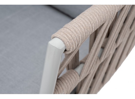 "Диего" кресло плетеное из роупа, каркас алюминий светло-серый (RAL7035) муар, роуп бежевый круглый, ткань светло-серая в Каменске-Уральском