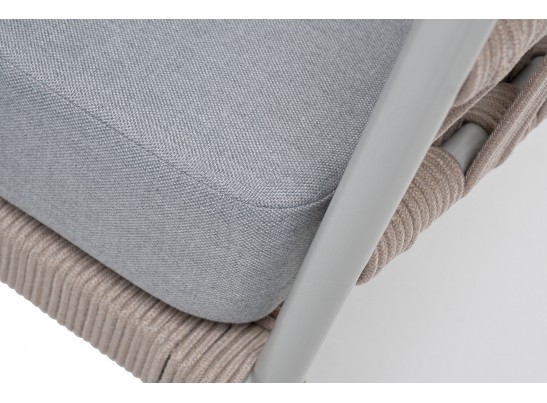 "Диего" кресло плетеное из роупа, каркас алюминий светло-серый (RAL7035) муар, роуп бежевый круглый, ткань светло-серая в Каменске-Уральском