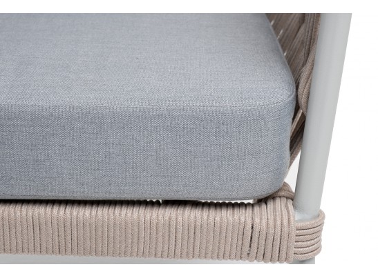 "Диего" кресло плетеное из роупа, каркас алюминий светло-серый (RAL7035) муар, роуп бежевый круглый, ткань светло-серая в Каменске-Уральском