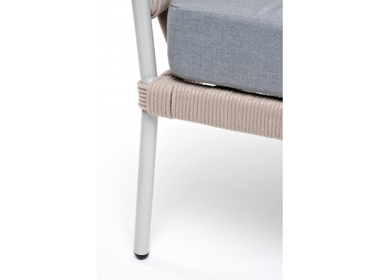 "Диего" кресло плетеное из роупа, каркас алюминий светло-серый (RAL7035) муар, роуп бежевый круглый, ткань светло-серая в Каменске-Уральском