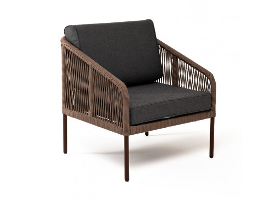 "Канны" кресло плетеное из роупа, каркас алюминий коричневый (RAL8016) муар, роуп коричневый круглый, ткань темно-серая 027 в Каменске-Уральском