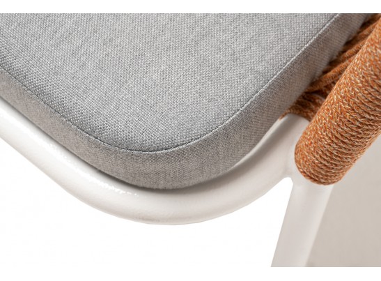 "Лион" стул плетеный из роупа, каркас из стали светло-серый (RAL7035) муар, роуп оранжевый меланж круглый, ткань светло-серая в Каменске-Уральском