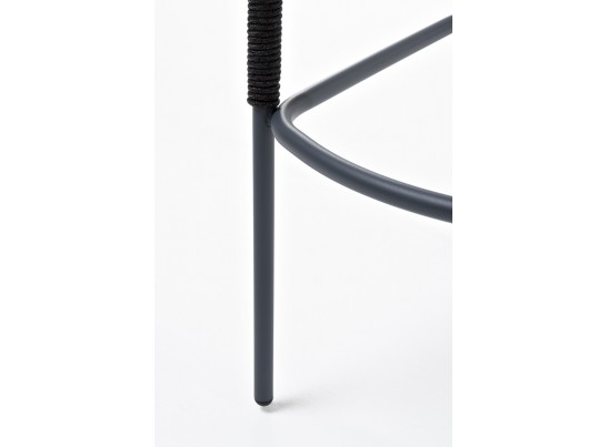 "Марсель" стул барный плетеный из роупа, каркас из стали серый (RAL7022) муар, роуп темно-серый круглый, ткань темно-серая 027 в Каменске-Уральском