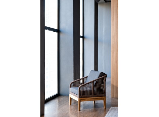 "Канны" кресло плетеное из роупа, основание дуб, роуп коричневый круглый, ткань темно-серая 027 в Каменске-Уральском