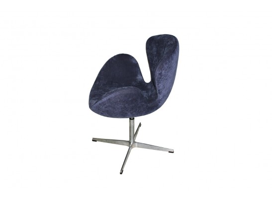 Кресло SWAN CHAIR с переобивкой в Каменске-Уральском