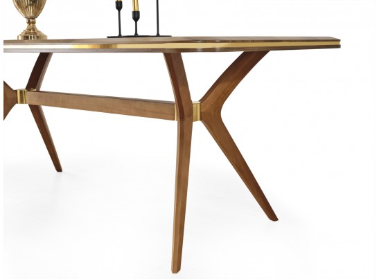 Стол AURA в Каменске-Уральском