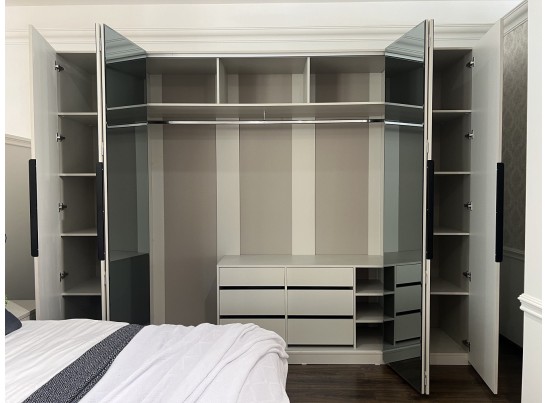 Шкаф Стелла 6-створчатый с зеркалом светло серый камень