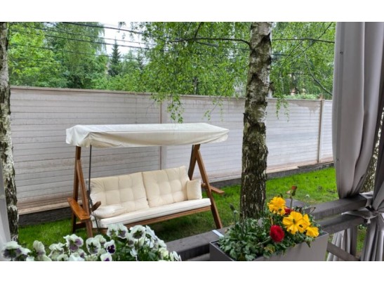 Качели Lyon с бежевыми подушками в Каменске-Уральском