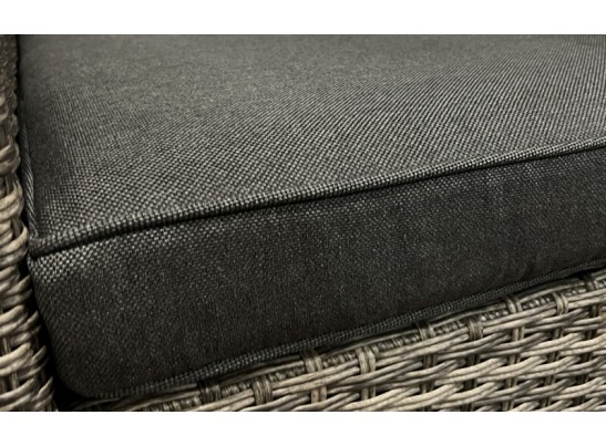 Лаунж-зона KARL с трёхместным диваном (серая) в Каменске-Уральском