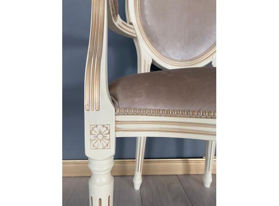 Стул с подлокотниками Медальон (слоновая кость, патина золото)