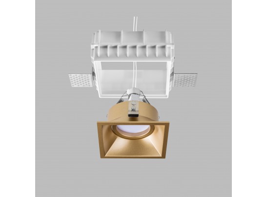 Комплект из светильника и рамки DOMINO QUAD MR16 ЗОЛОТО в Каменске-Уральском