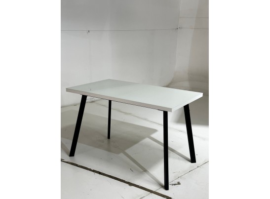 Стол ФИН 120 Белый, стекло/ Черный каркас в Каменске-Уральском