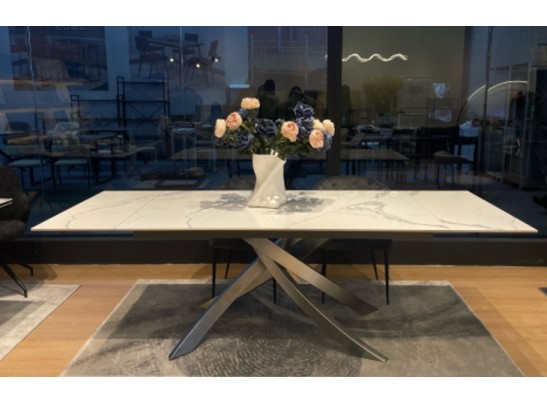 Стол ESTEBIO 160 GLOSS STATUARIO WHITE SOLID CERAMIC / Серый металлик, ®DISAUR в Каменске-Уральском