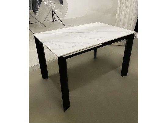 Стол CORNER 120 MATT WHITE MARBLE SOLID CERAMIC / BLACK, ®DISAUR в Каменске-Уральском