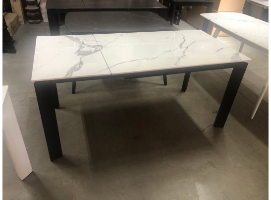 Стол CORNER 120 GLOSS STATUARIO WHITE SOLID CERAMIC / BLACK, ®DISAUR в Каменске-Уральском